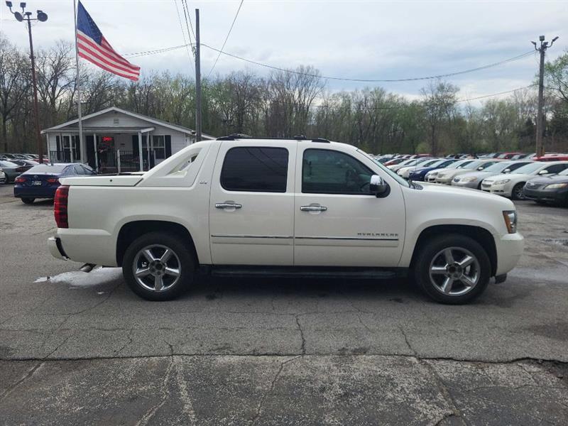 Chevrolet Avalanche LTZ 2WD 2012