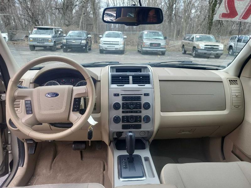Ford Escape XLT 4WD 2012