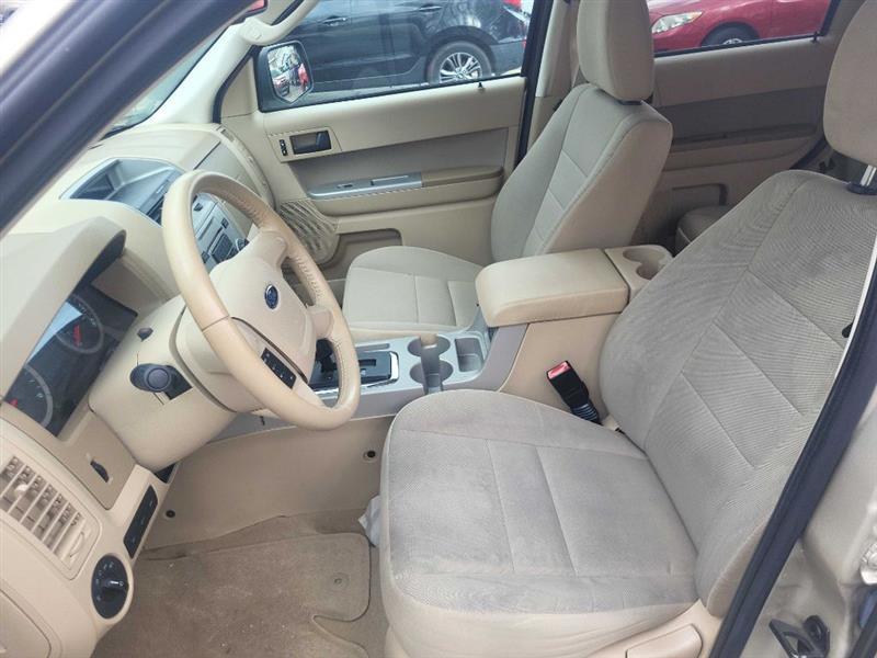 Ford Escape XLT 4WD 2012