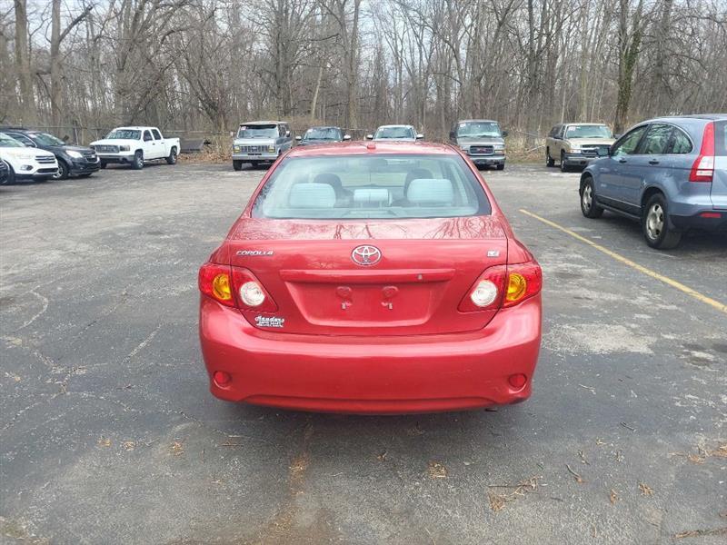 Toyota Corolla Base 5-Speed MT 2010