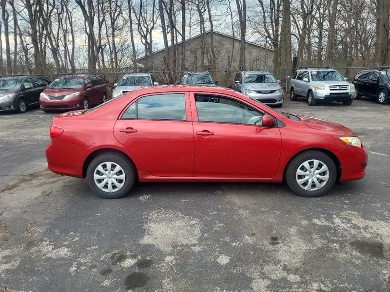 Toyota Corolla Base 5-Speed MT 2010