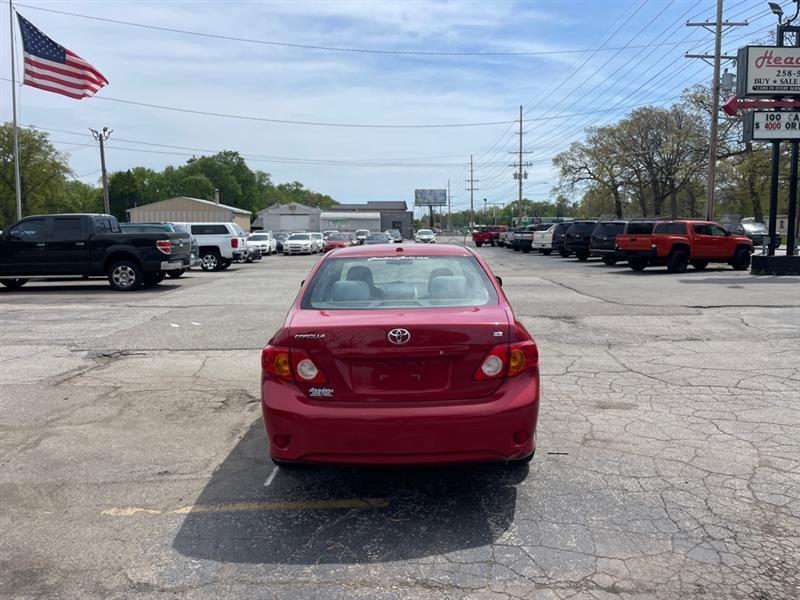 Toyota Corolla Base 5-Speed MT 2010