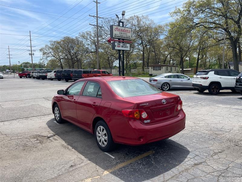 Toyota Corolla Base 5-Speed MT 2010