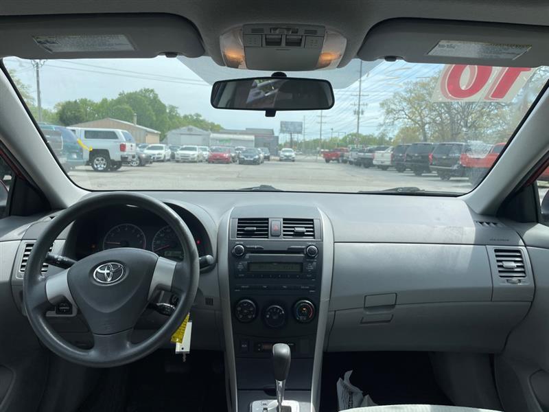 Toyota Corolla Base 5-Speed MT 2010
