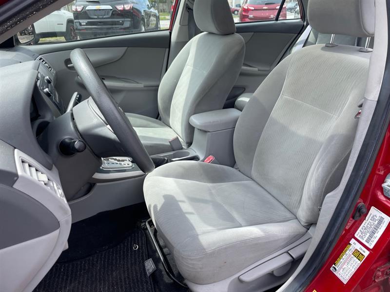 Toyota Corolla Base 5-Speed MT 2010