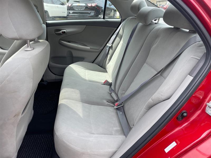 Toyota Corolla Base 5-Speed MT 2010
