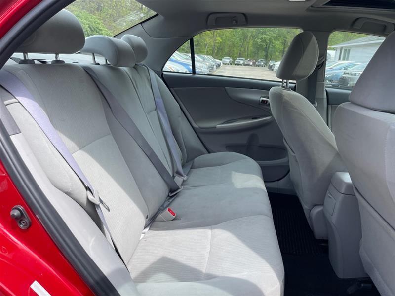 Toyota Corolla Base 5-Speed MT 2010