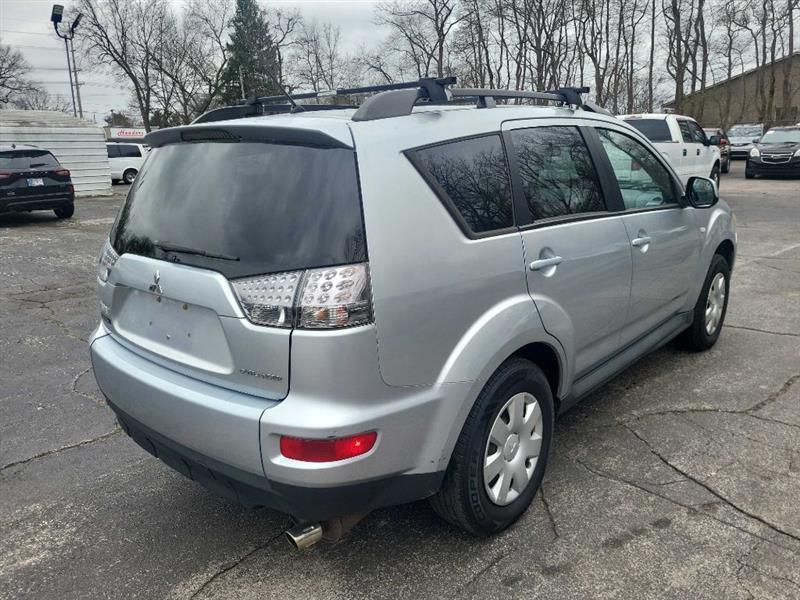 2011 Mitsubishi Outlander ES 2WD