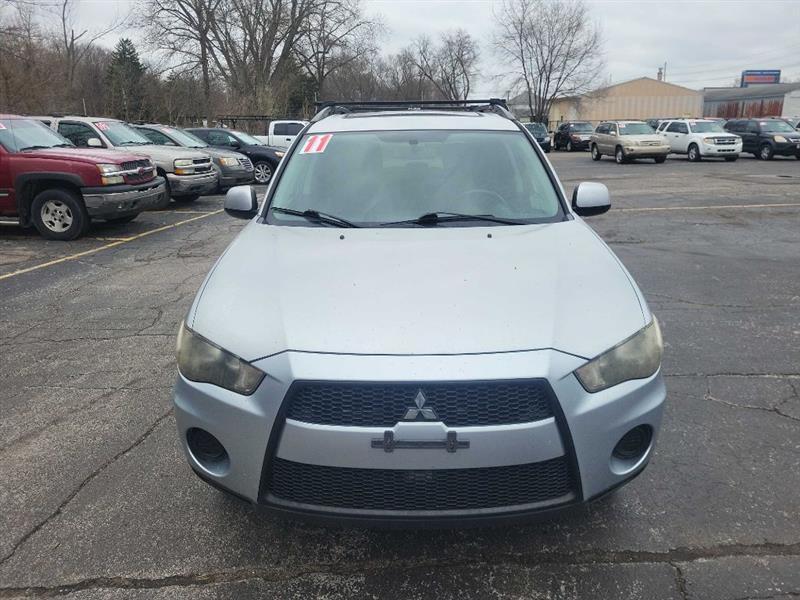 Mitsubishi Outlander ES 2WD 2011
