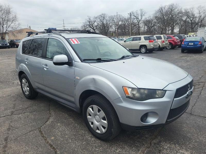 Mitsubishi Outlander ES 2WD 2011