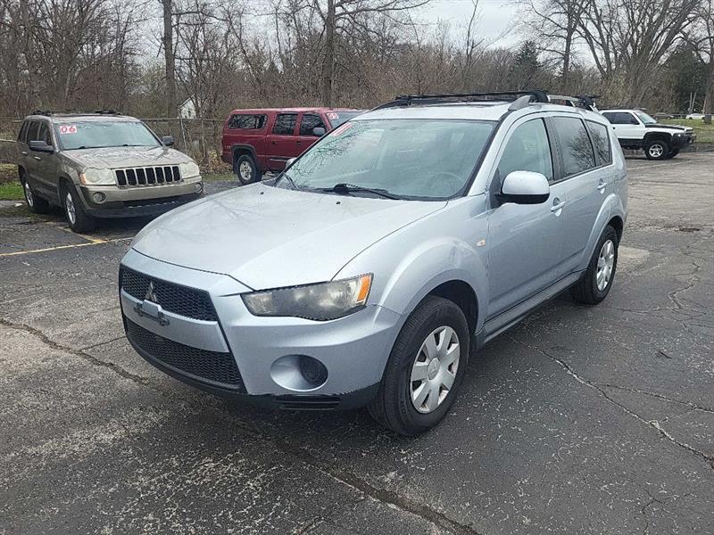 Mitsubishi Outlander ES 2WD 2011