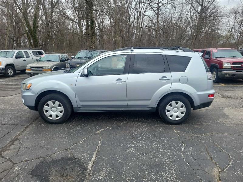 Mitsubishi Outlander ES 2WD 2011