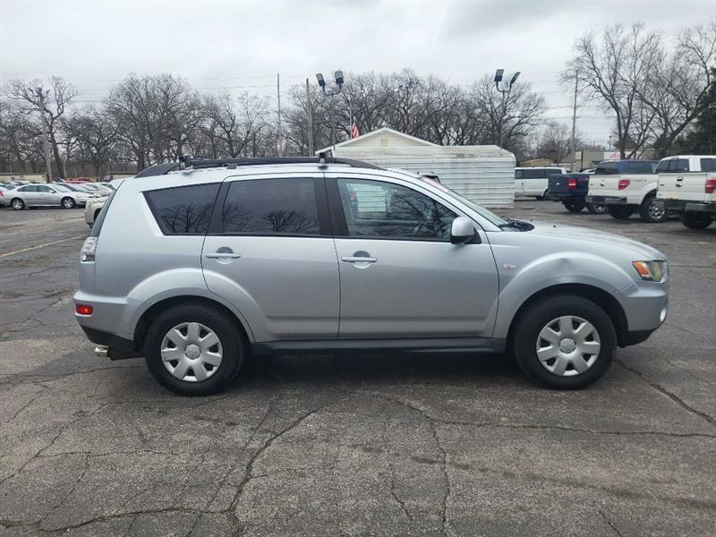 Mitsubishi Outlander ES 2WD 2011