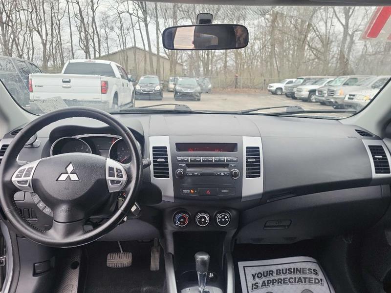 Mitsubishi Outlander ES 2WD 2011