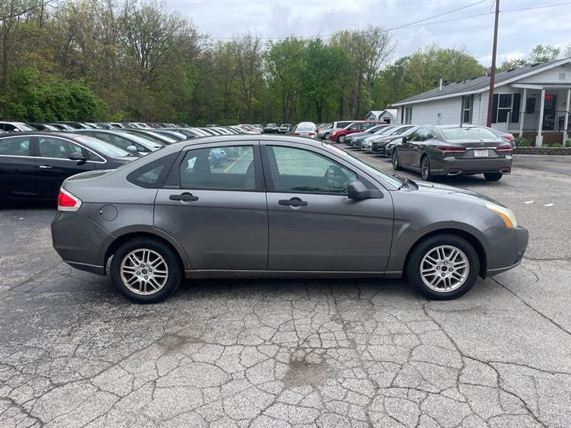 Ford Focus SE Sedan 2010