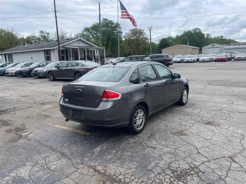 Ford Focus SE Sedan 2010