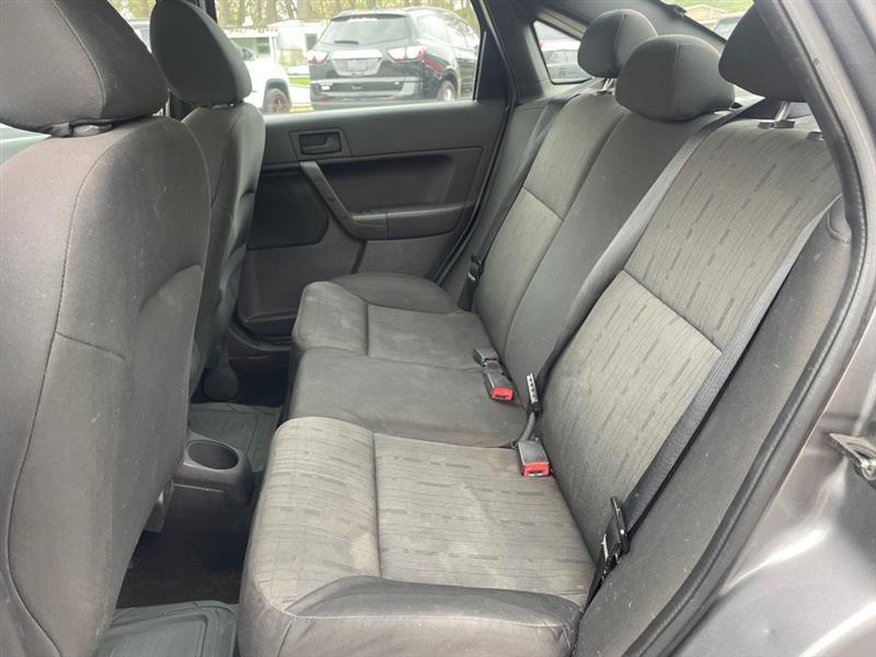 Ford Focus SE Sedan 2010