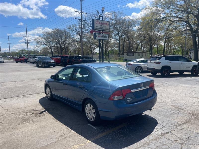 Honda Civic DX-VP Sedan 5-Speed AT 2010