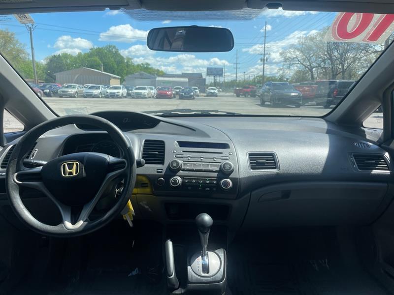 Honda Civic DX-VP Sedan 5-Speed AT 2010