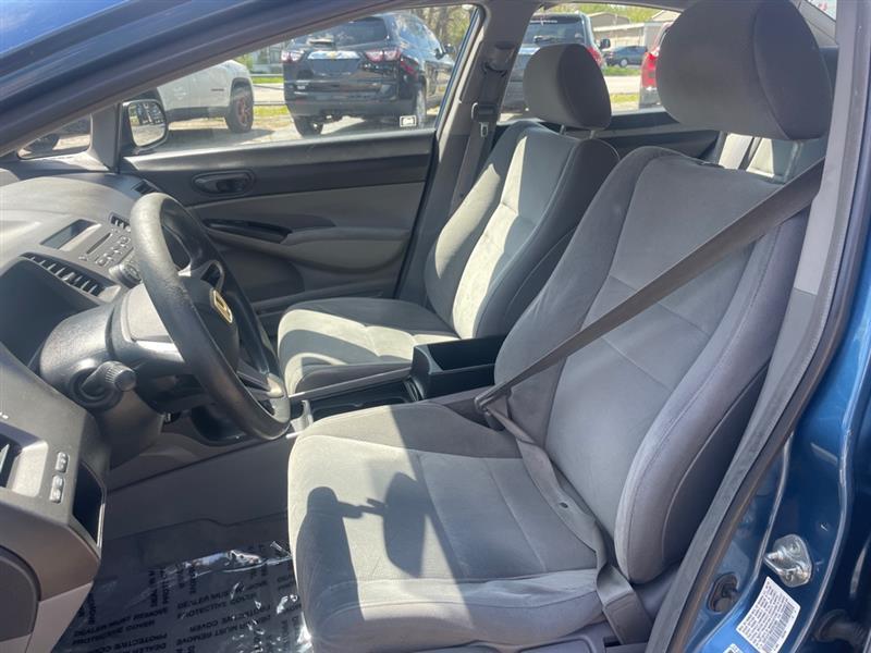 Honda Civic DX-VP Sedan 5-Speed AT 2010