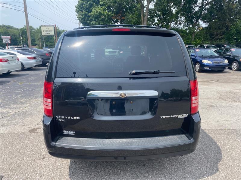 Chrysler Town & Country Touring Plus 2010