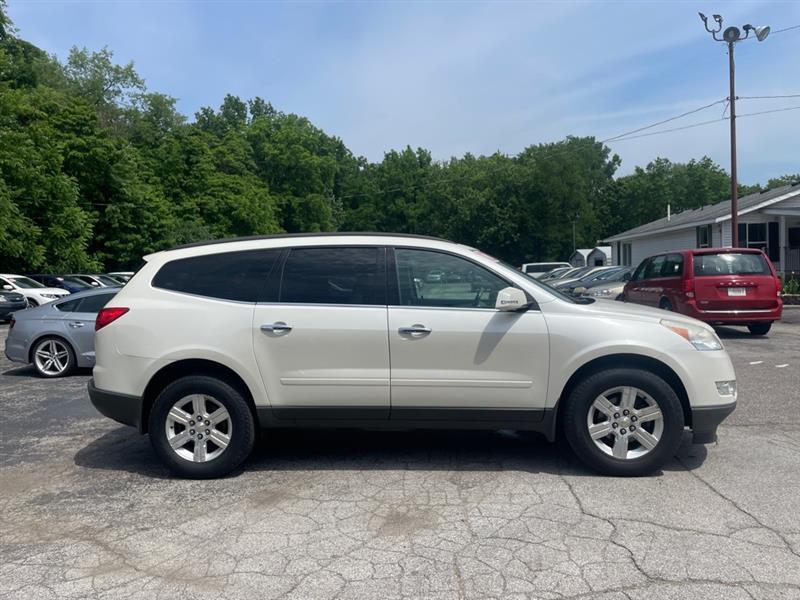 Chevrolet Traverse 2LT FWD 2012