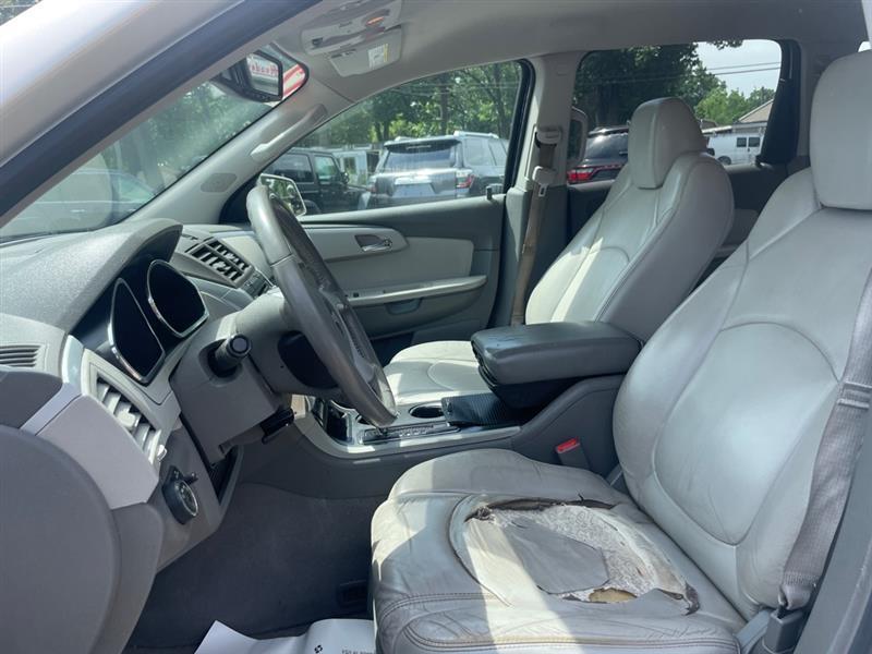 Chevrolet Traverse 2LT FWD 2012