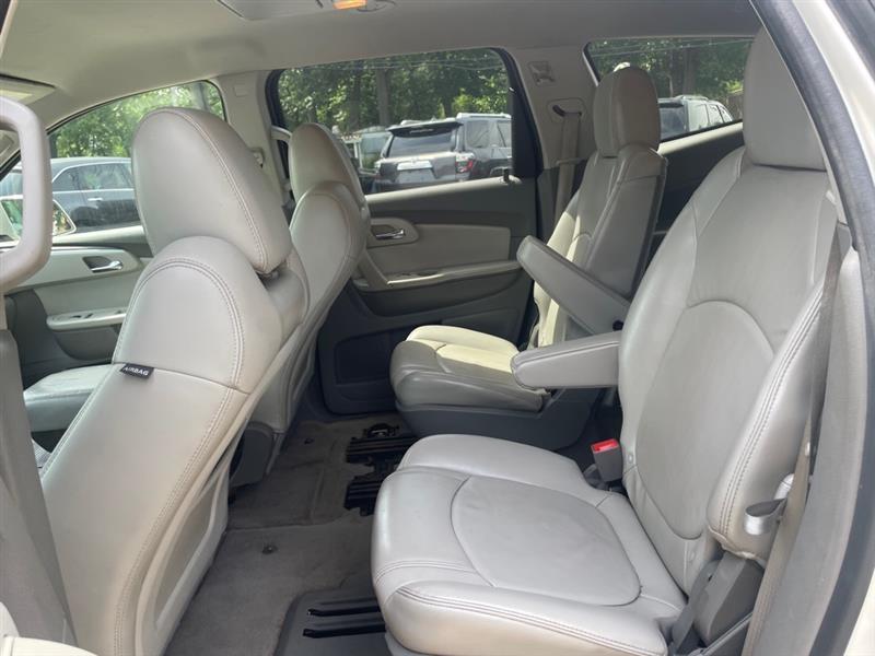 Chevrolet Traverse 2LT FWD 2012