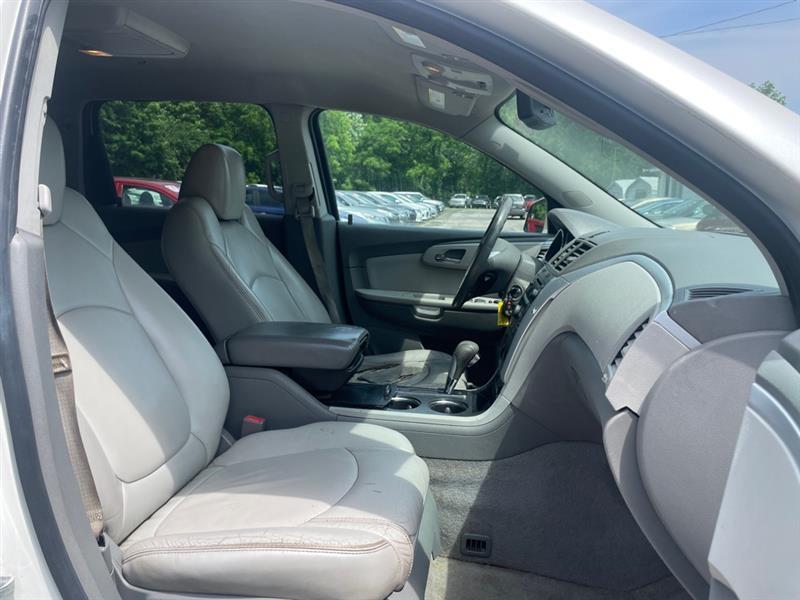 Chevrolet Traverse 2LT FWD 2012