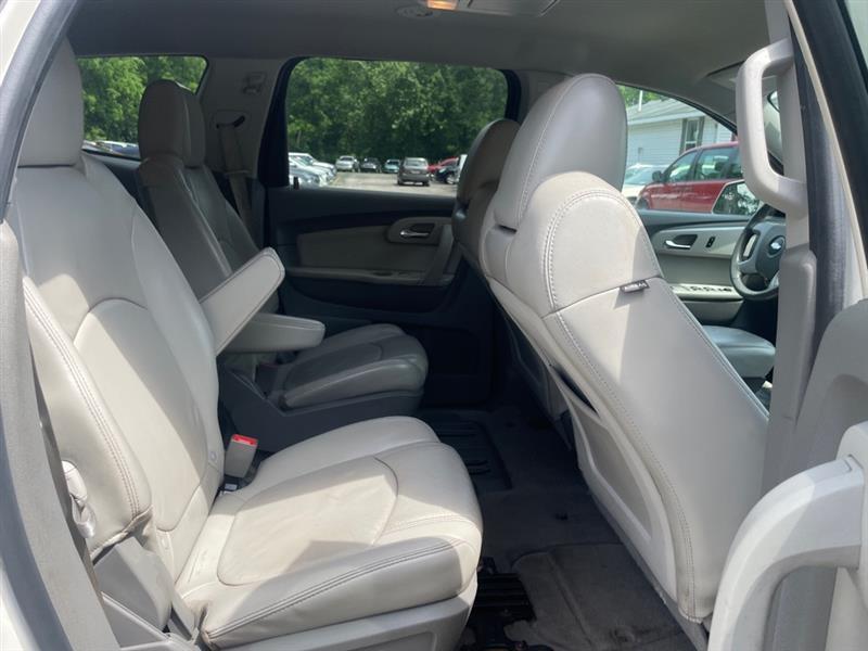 Chevrolet Traverse 2LT FWD 2012