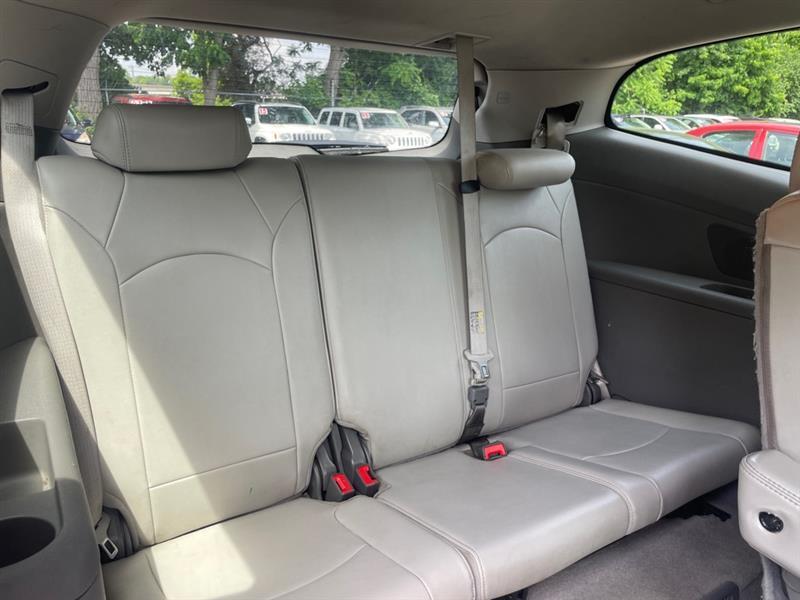 Chevrolet Traverse 2LT FWD 2012