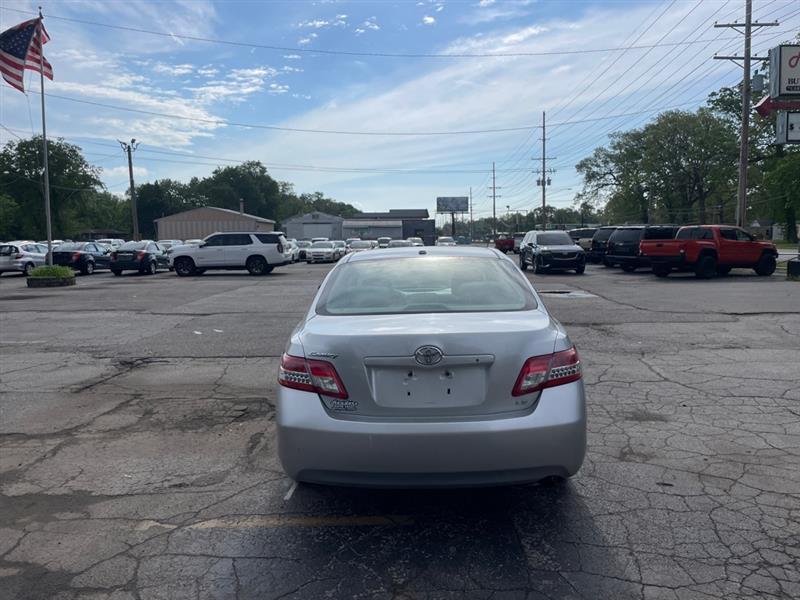 Toyota Camry SE 6-Spd MT 2010