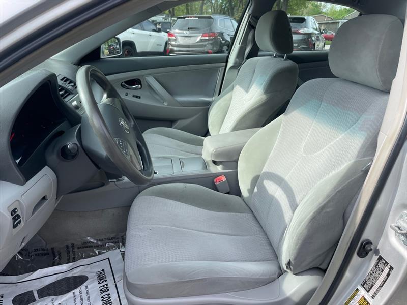 Toyota Camry SE 6-Spd MT 2010