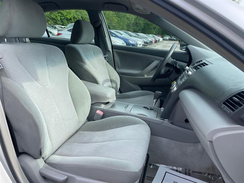 Toyota Camry SE 6-Spd MT 2010