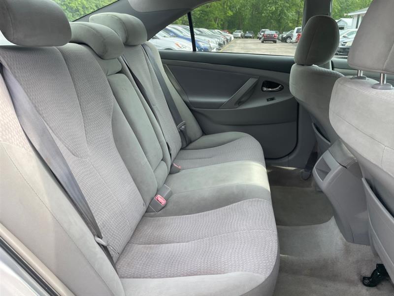 Toyota Camry SE 6-Spd MT 2010