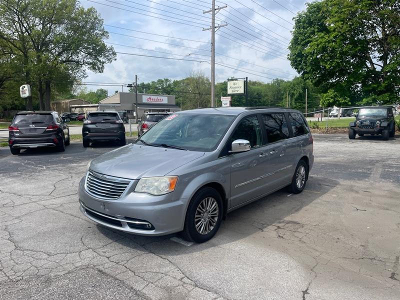 2013 Chrysler Town & Country Touring-L