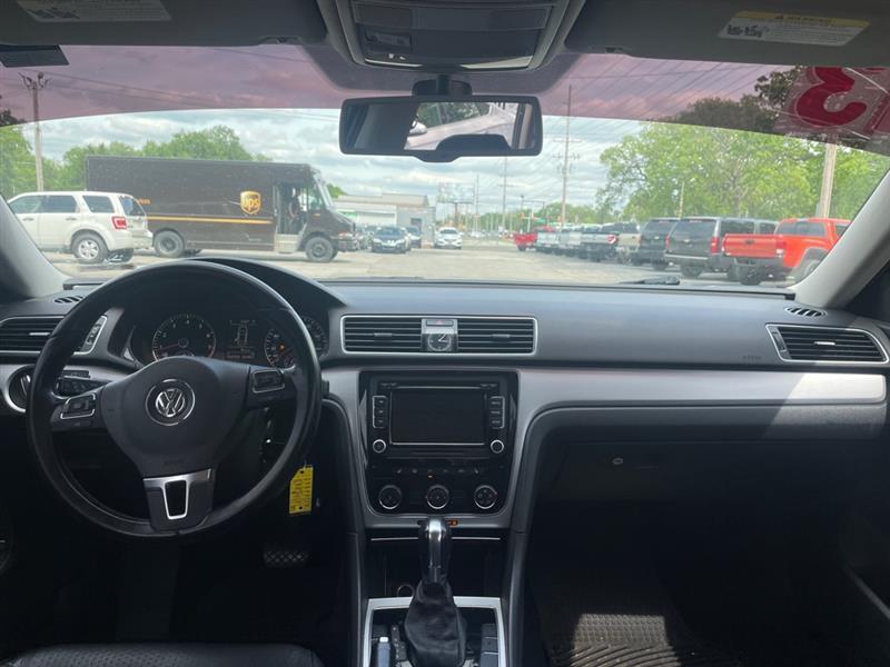 Volkswagen Passat 2.5L SE MT 2013