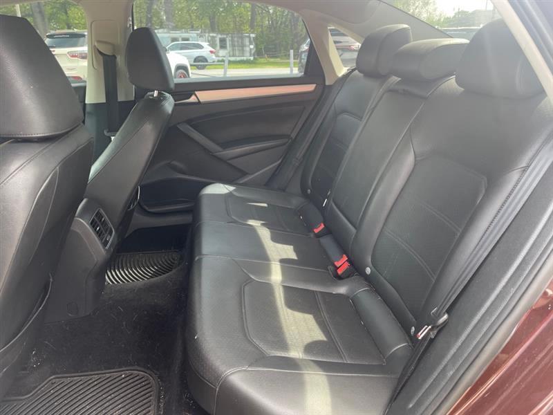 Volkswagen Passat 2.5L SE MT 2013