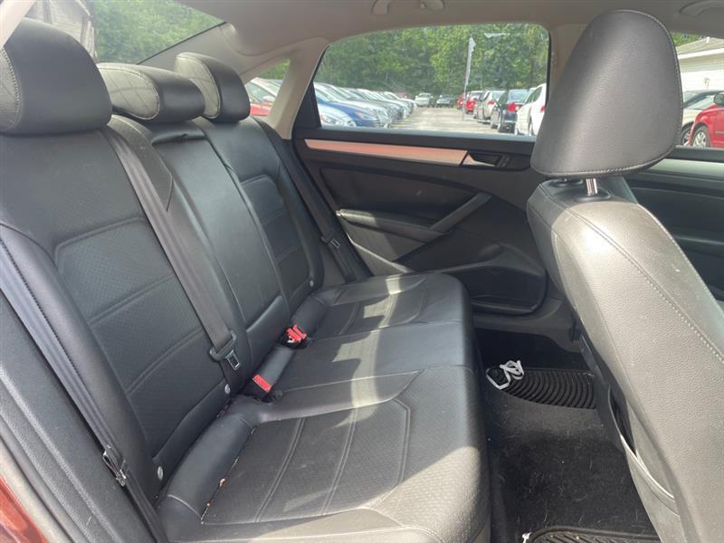Volkswagen Passat 2.5L SE MT 2013