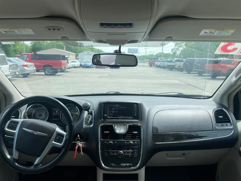 Chrysler Town & Country Touring 2013