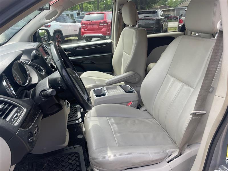 Chrysler Town & Country Touring 2013