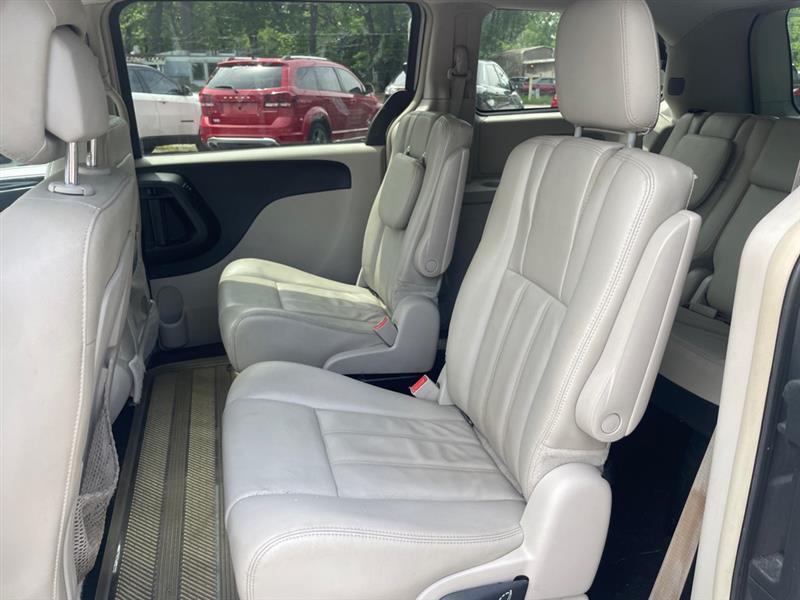 Chrysler Town & Country Touring 2013