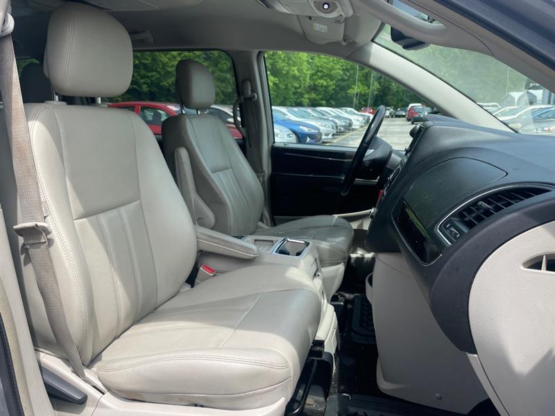 Chrysler Town & Country Touring 2013