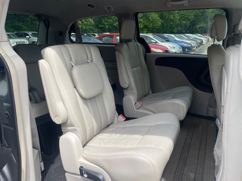 Chrysler Town & Country Touring 2013