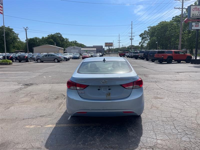 Hyundai Elantra GLS M/T 2013