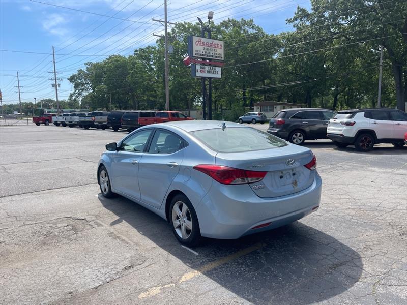 Hyundai Elantra GLS M/T 2013
