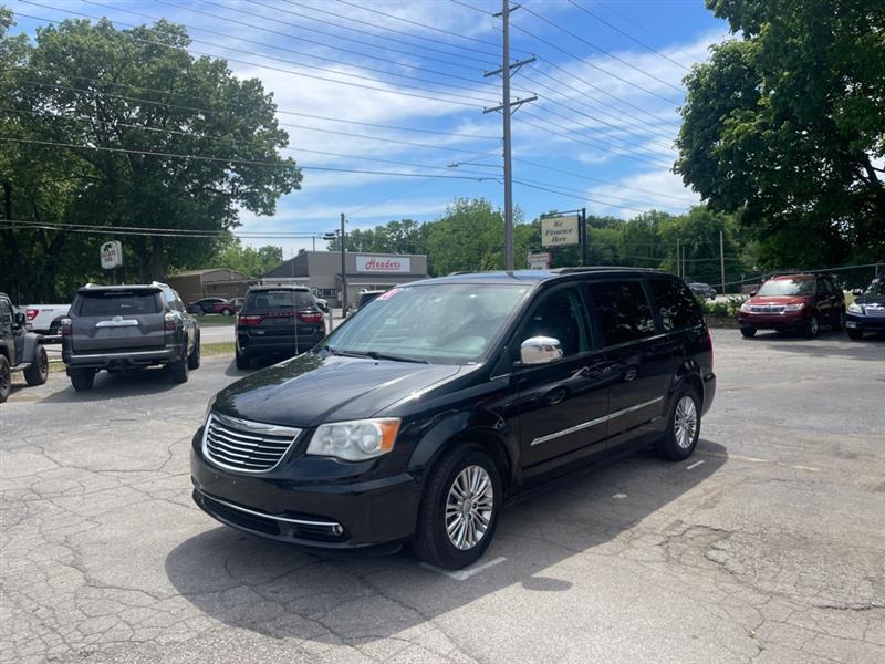 Chrysler Town & Country Touring-L 2013
