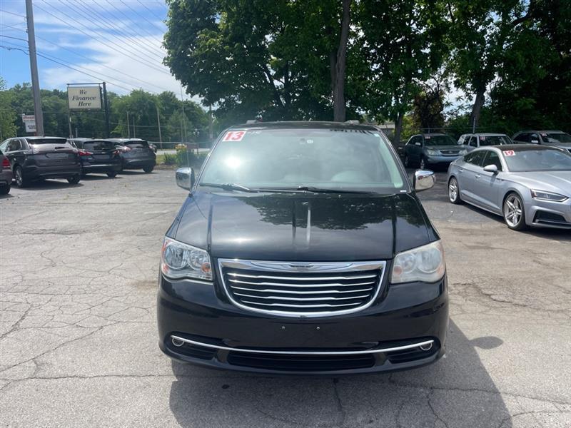 Chrysler Town & Country Touring-L 2013