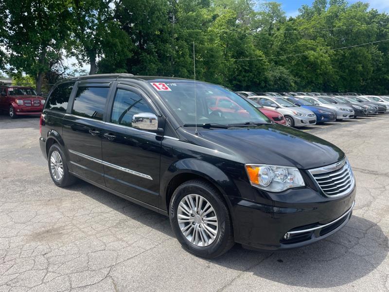 Chrysler Town & Country Touring-L 2013