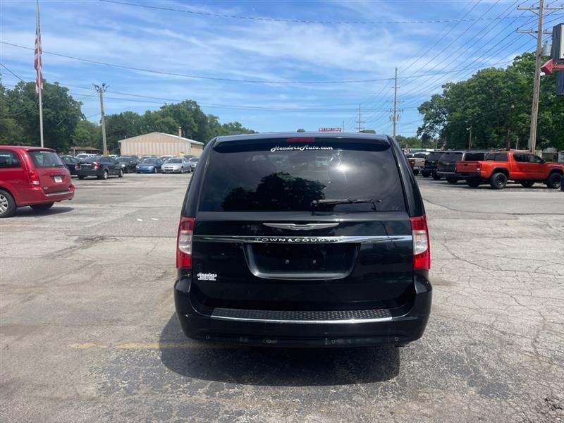 Chrysler Town & Country Touring-L 2013